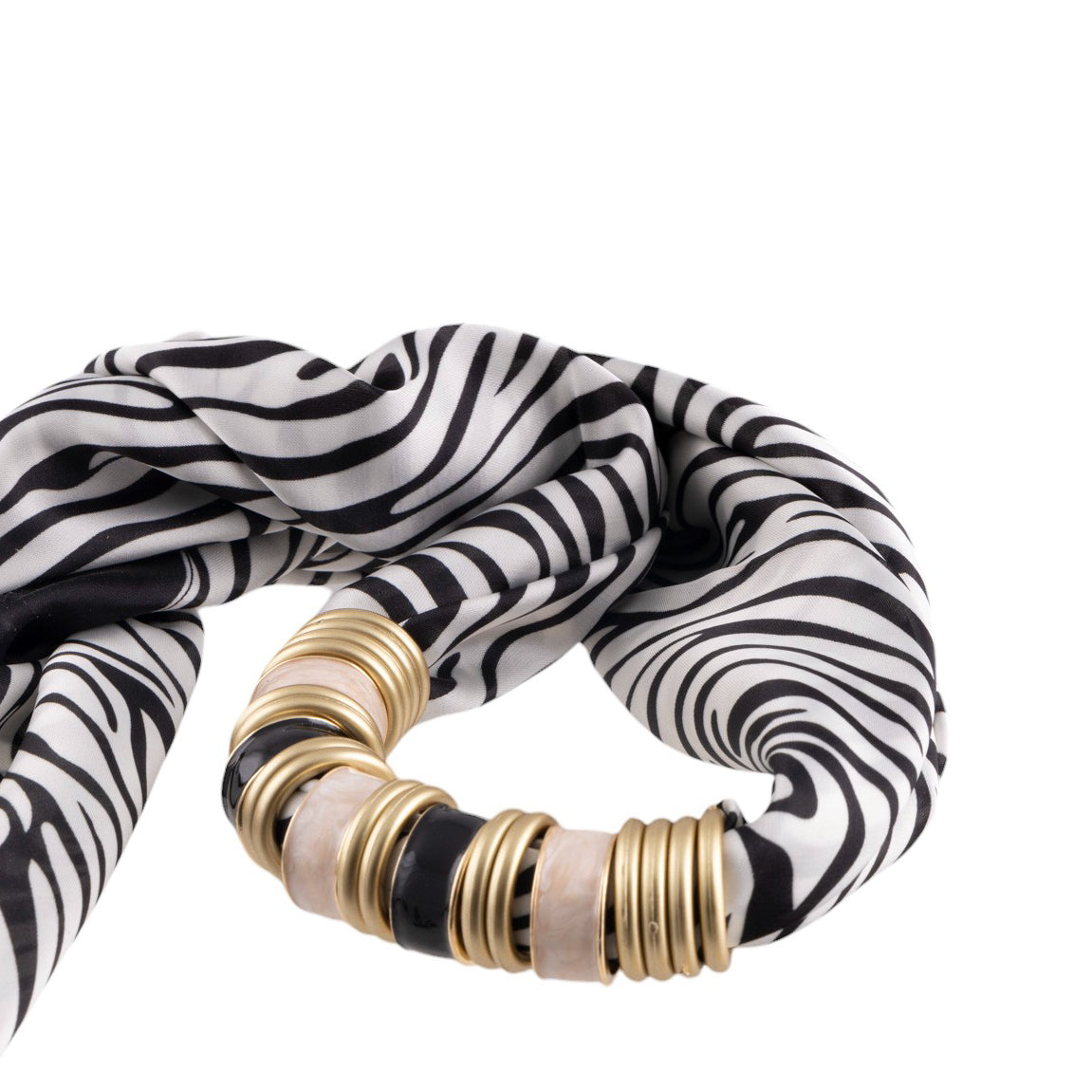 Collana foulard fantasia zebrata con anelli decorativi dorati effetto bijoux