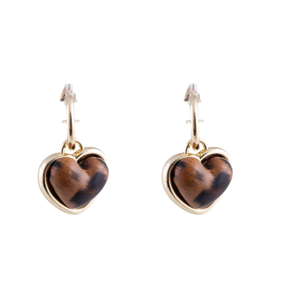 Orecchini pendenti a cerchio con charm a cuore effetto maculato