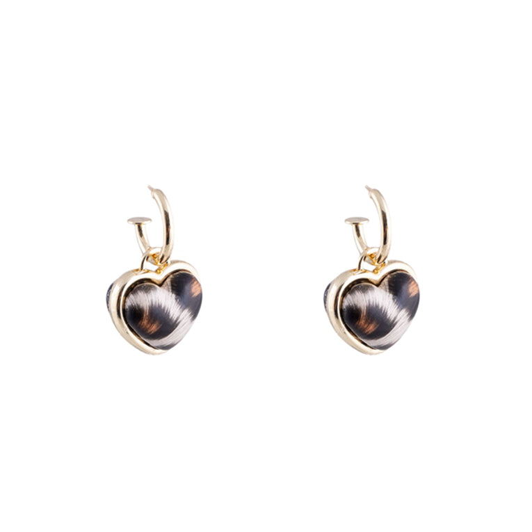 Orecchini pendenti a cerchio con charm a cuore effetto maculato