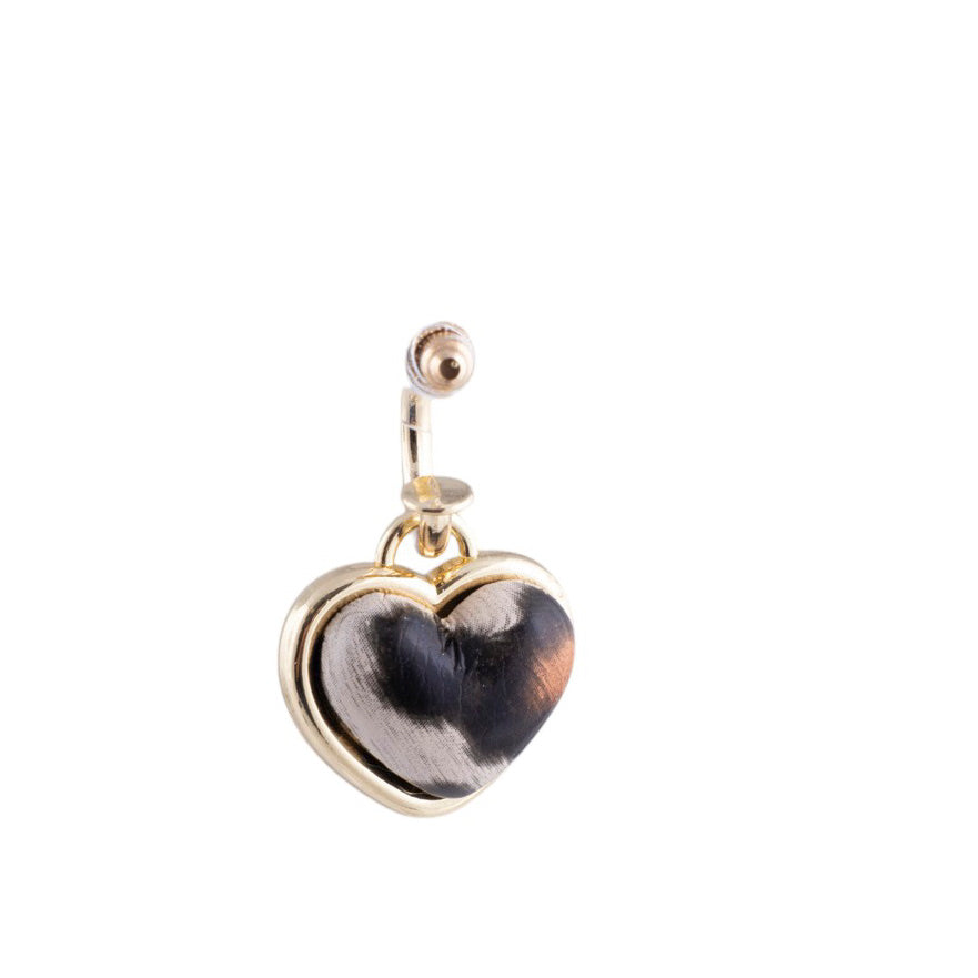Orecchini pendenti a cerchio con charm a cuore effetto maculato