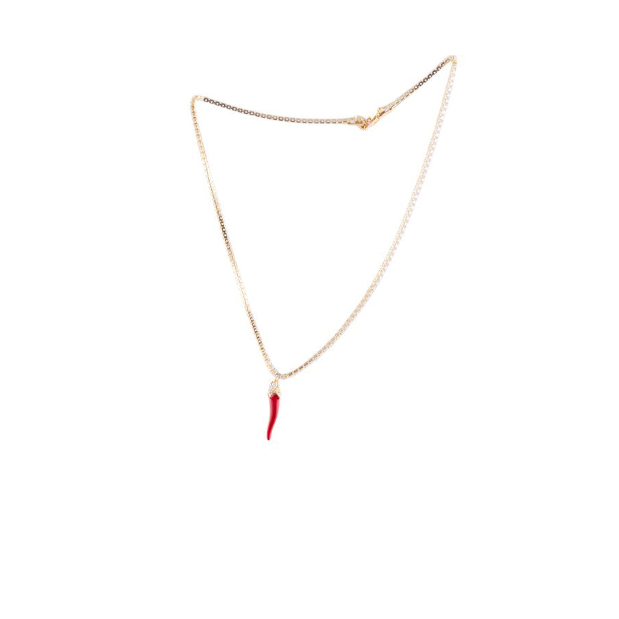 Collana con ciondolo cornetto portafortuna e dettagli luminosi in strass