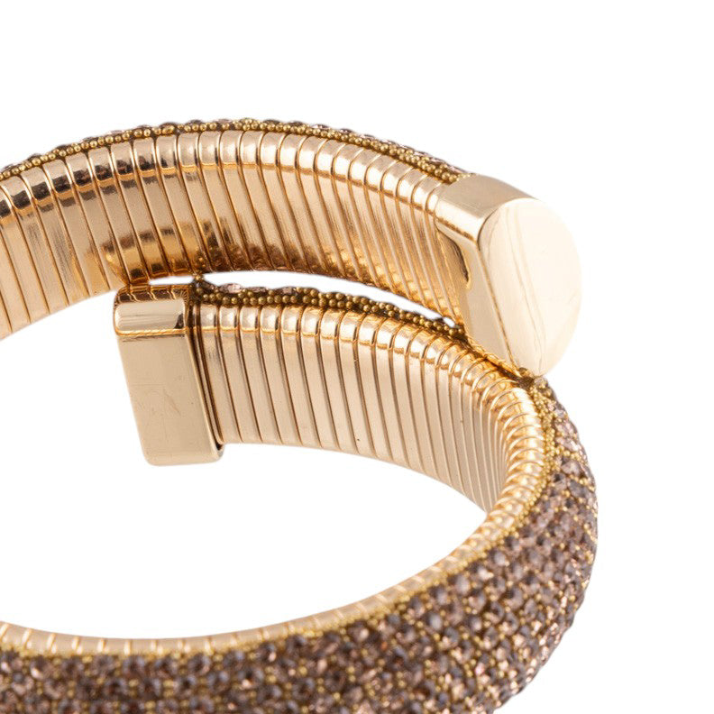 Bracciale a spirale flessibile con strass pavé e finitura metallica lucida