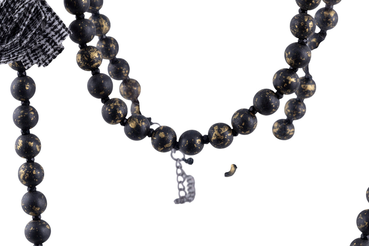 Collana lunga Elegance con fiocchi in tessuto e perle decorative effetto lucido