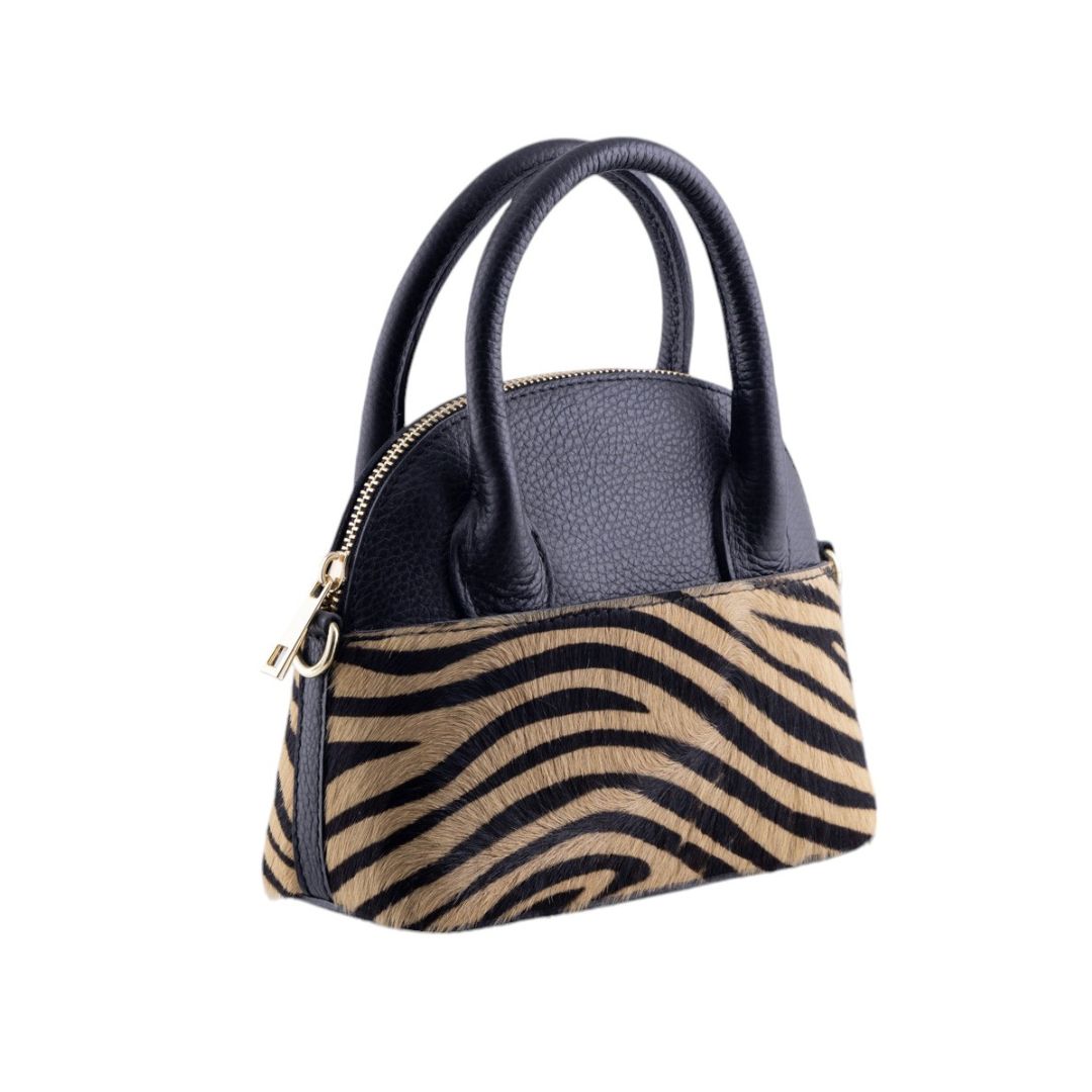 Borsa a mano in pelle martellata e cavallino animalier, con tracolla removibile