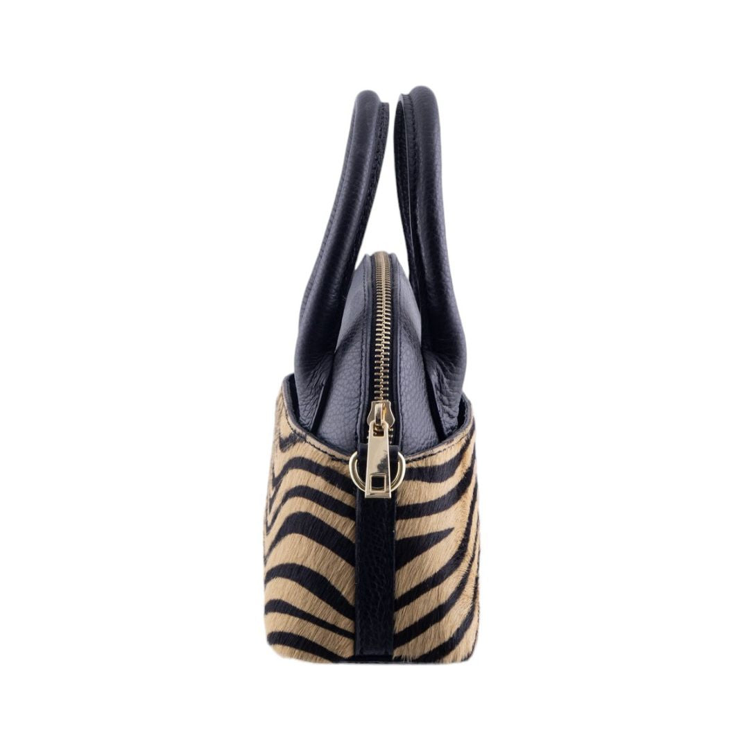 Borsa a mano in pelle martellata e cavallino animalier, con tracolla removibile