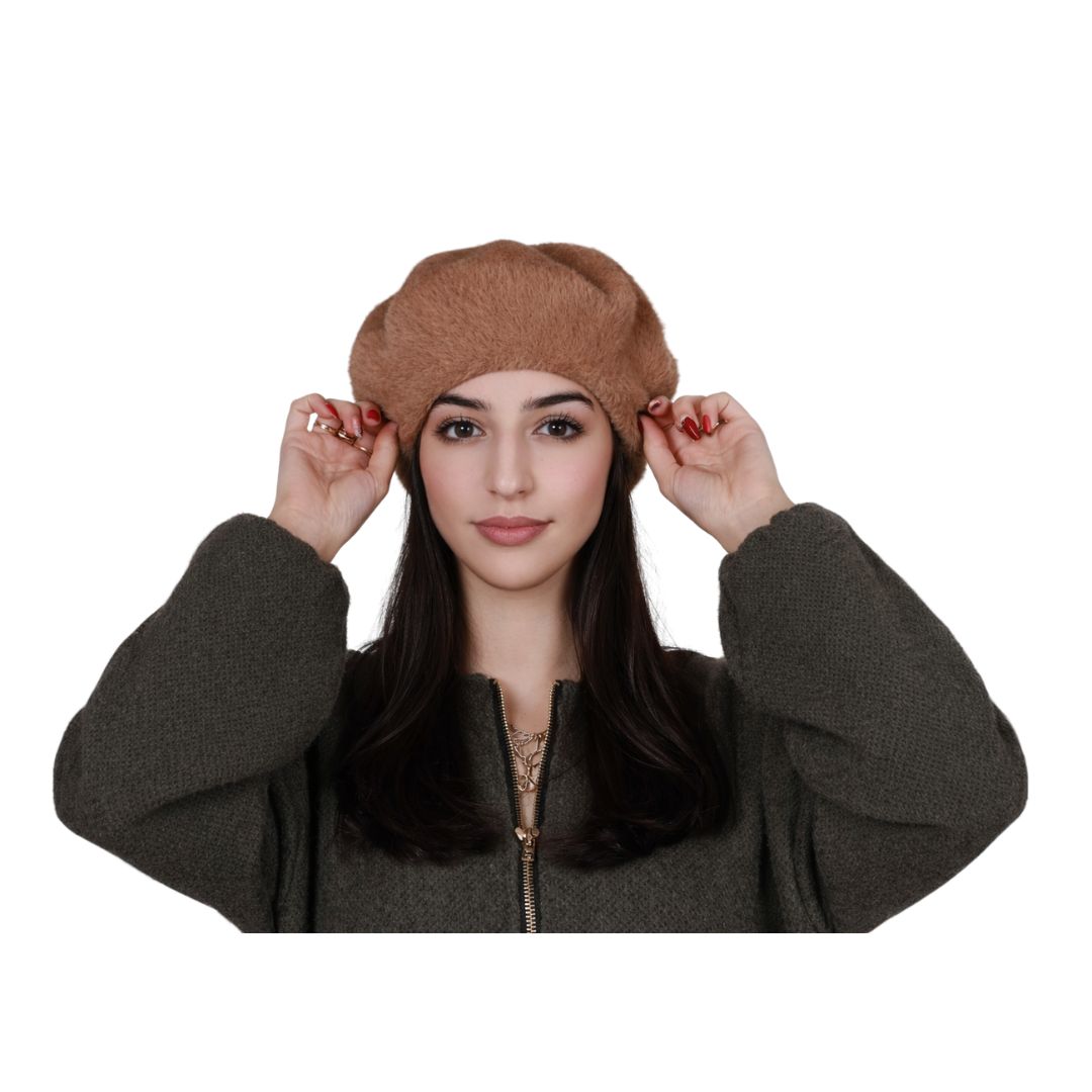 Cappello basco da donna in tessuto peloso morbido e caldo a Made in Italy