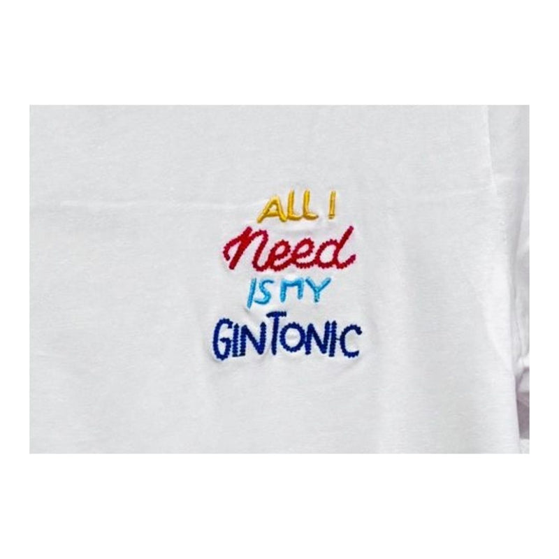 T-shirt ricamata con scritta "All I need is my gin tonic" 100% cotone