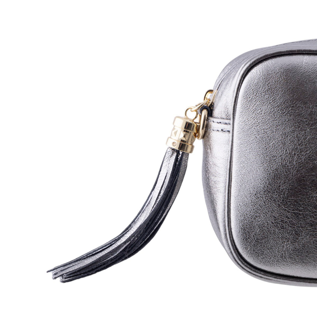 Borsa cubotto in vera pelle martellata con tracolla regolabile e zip superiore