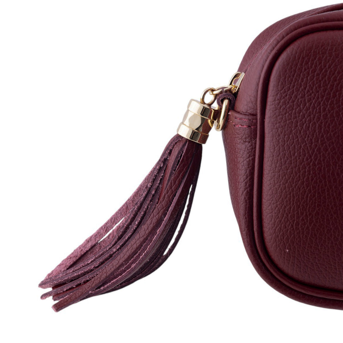 Borsa cubotto in vera pelle martellata con tracolla regolabile e zip superiore