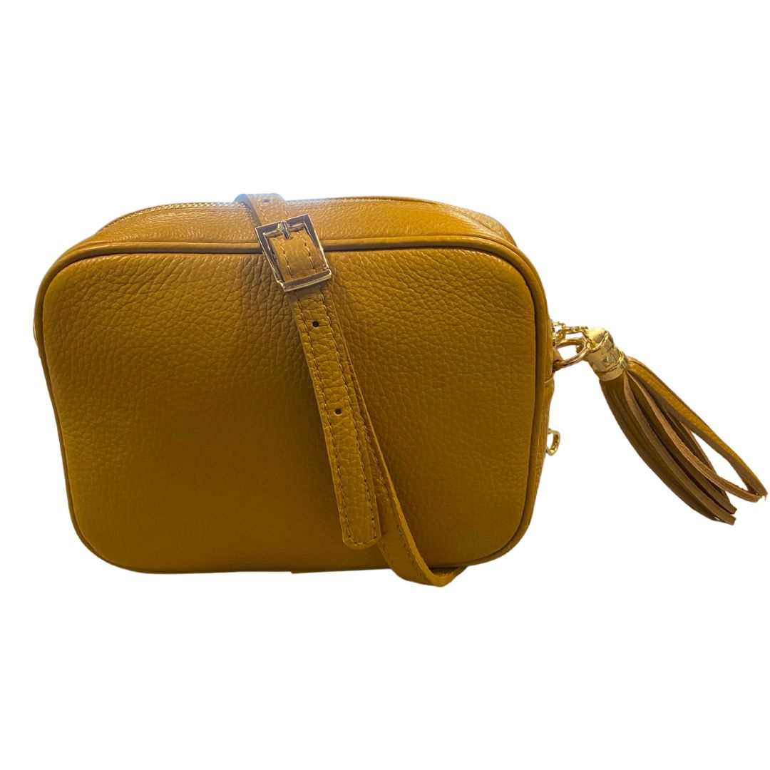 Borsa cubotto in vera pelle martellata con tracolla regolabile e zip superiore