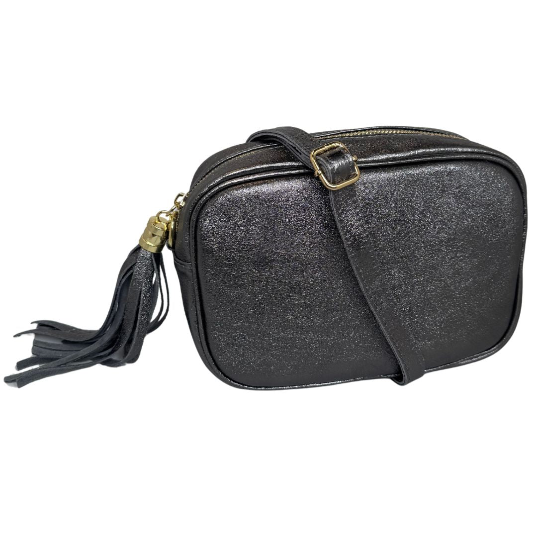 Borsa cubotto in vera pelle martellata con tracolla regolabile e zip superiore