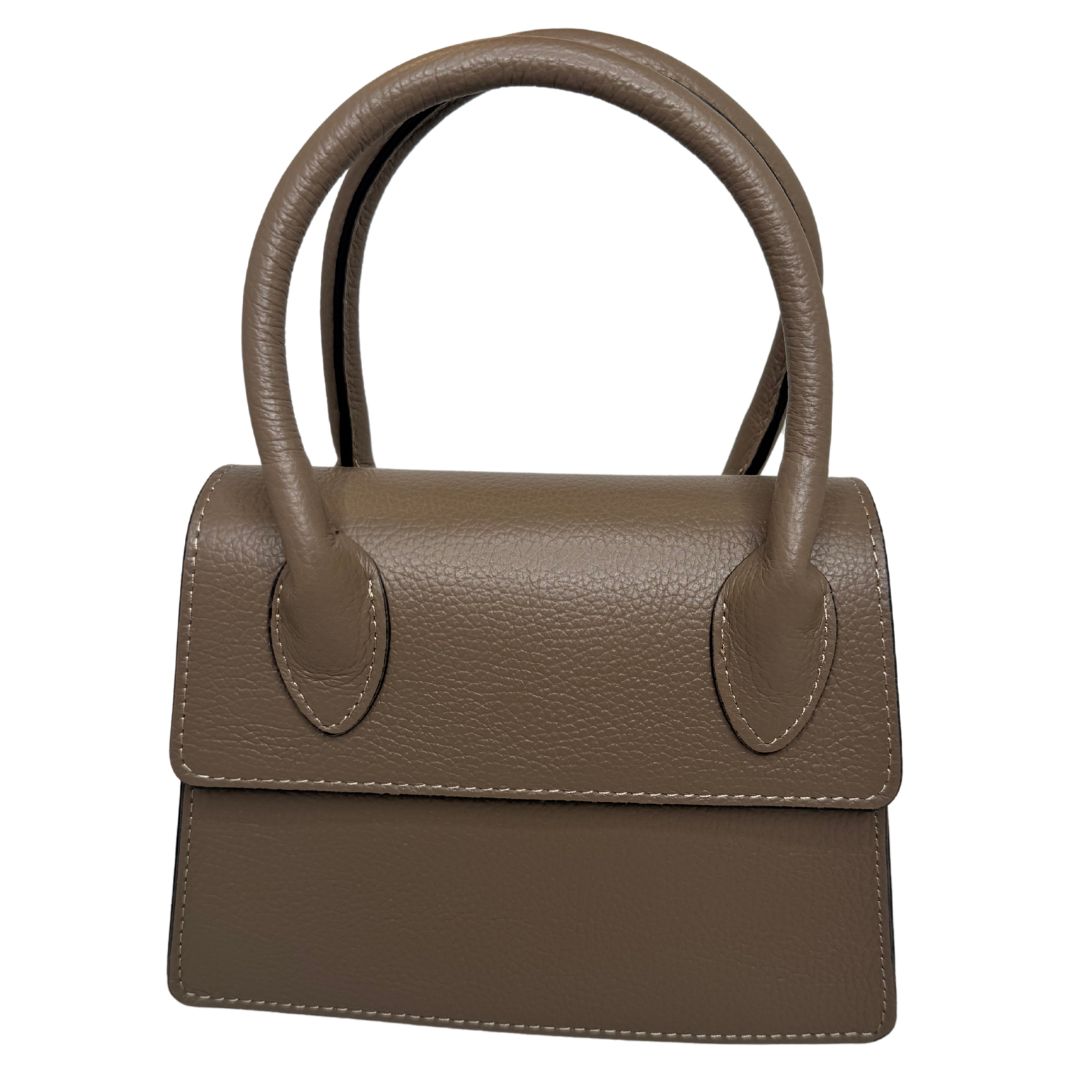 Borsa trapezio in pelle martellata due manici semirigidi con tracolla regolabile