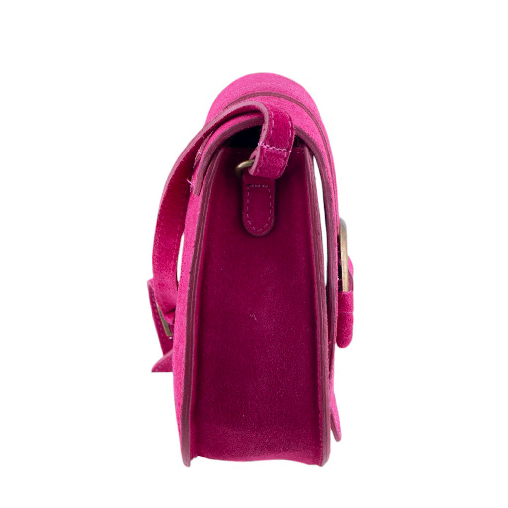 Borsa Boho Chic in vera pelle scamosciata con patta frontale e fibbia decorativa