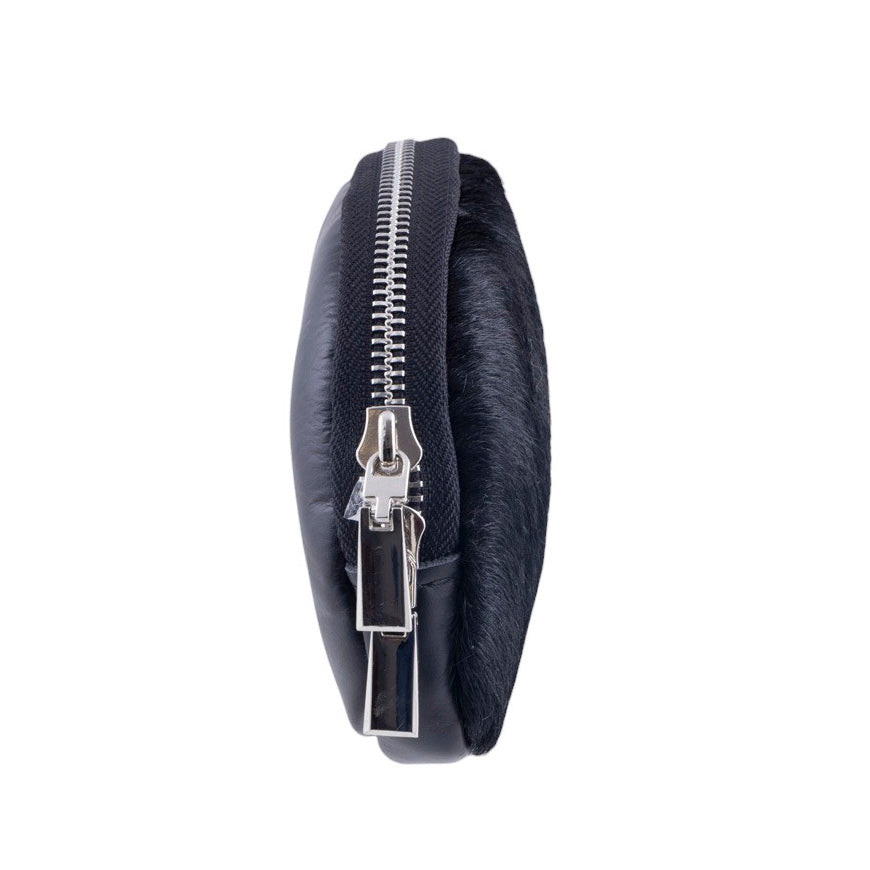 Pochette in vera pelle con effetto cavallino e chiusura con zip metallica