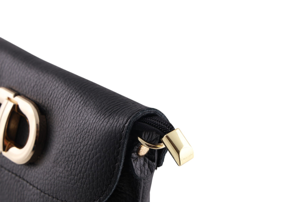 Tracollina clutch in vera pelle con chiusura a fibbia dorata e zip coperta