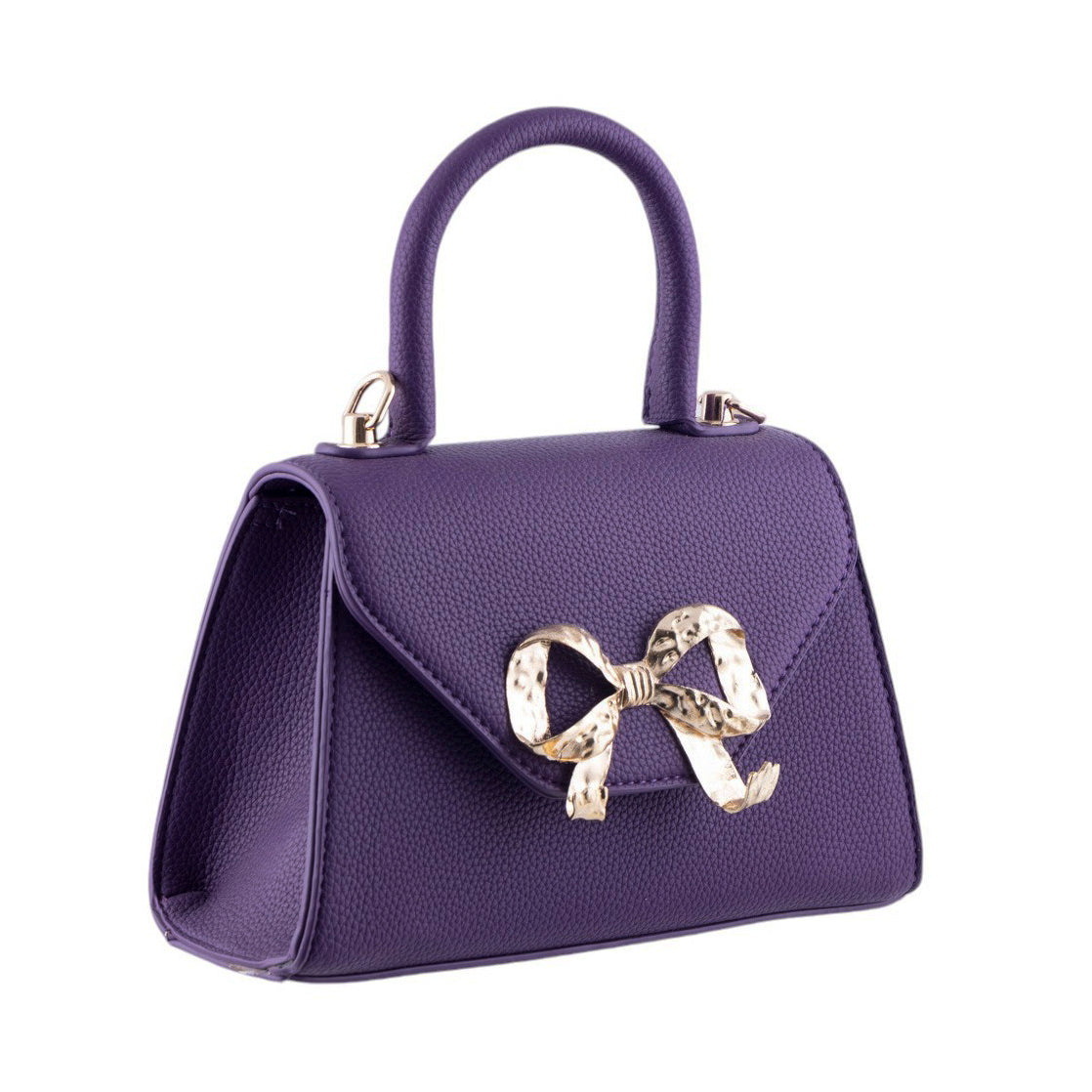 Borsa donna a trapezio in pelle martellata con chiusura frontale a fiocco oro