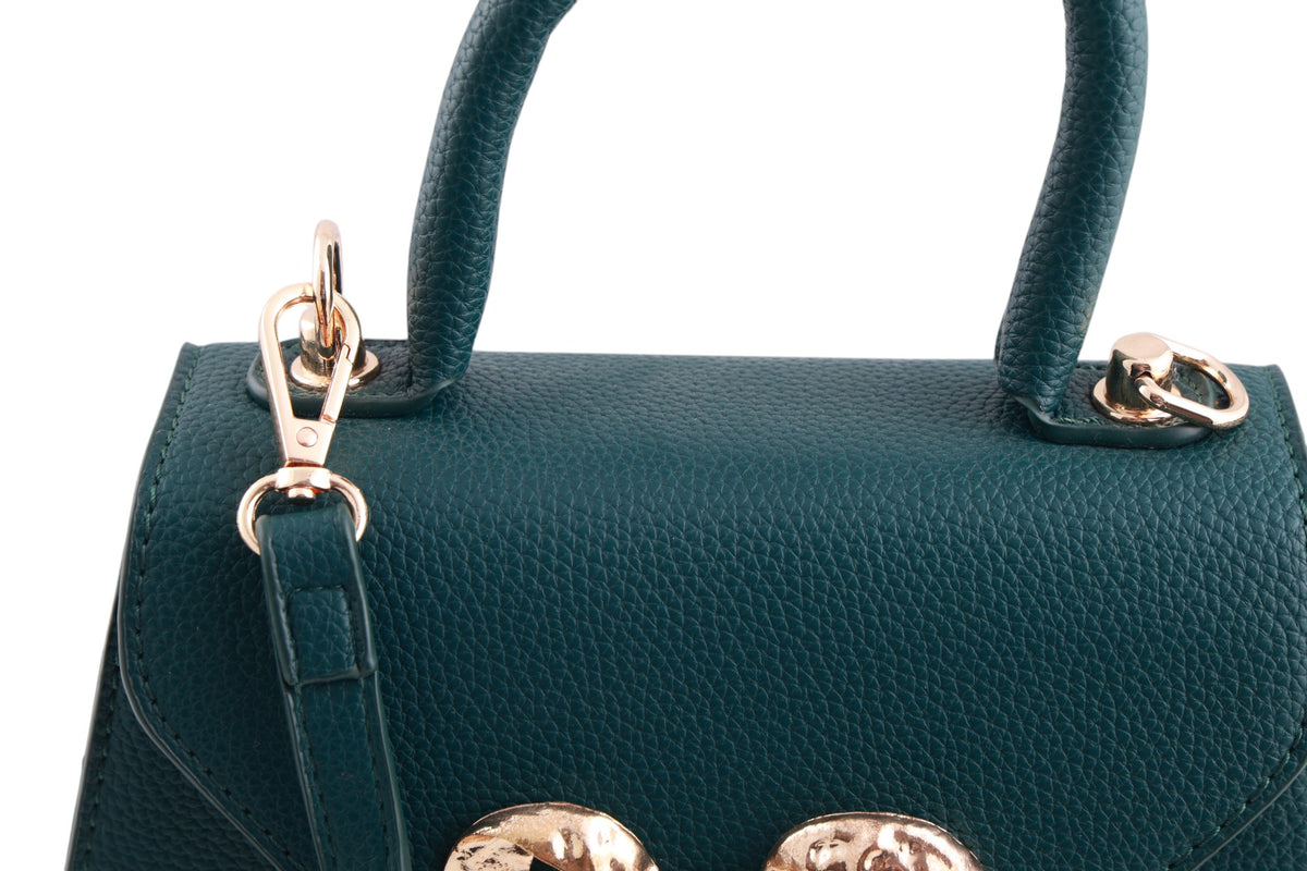 Borsa donna a trapezio in pelle martellata con chiusura frontale a fiocco oro