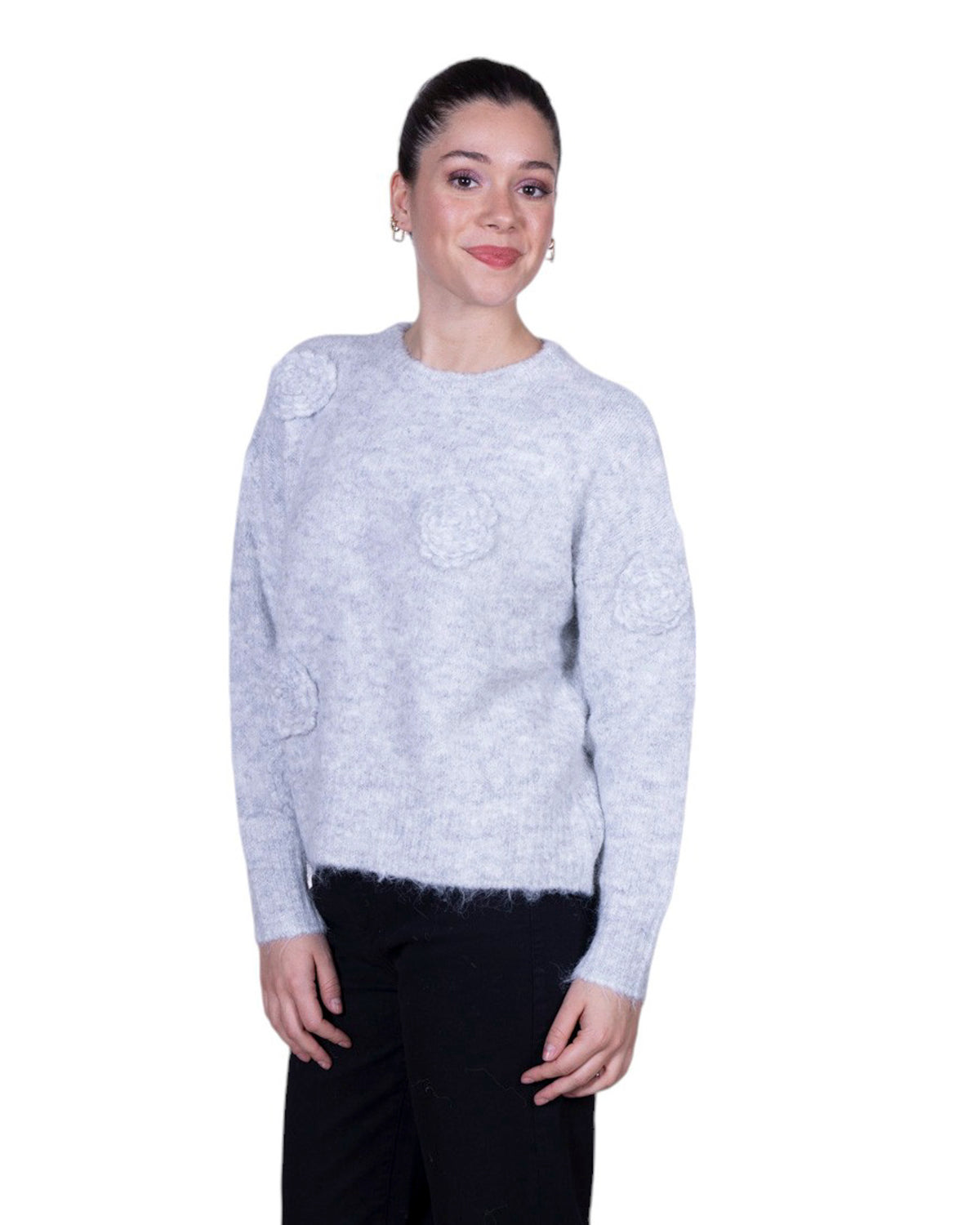 Maglia donna girocollo in filato morbido con applicazioni floreali in rilievo