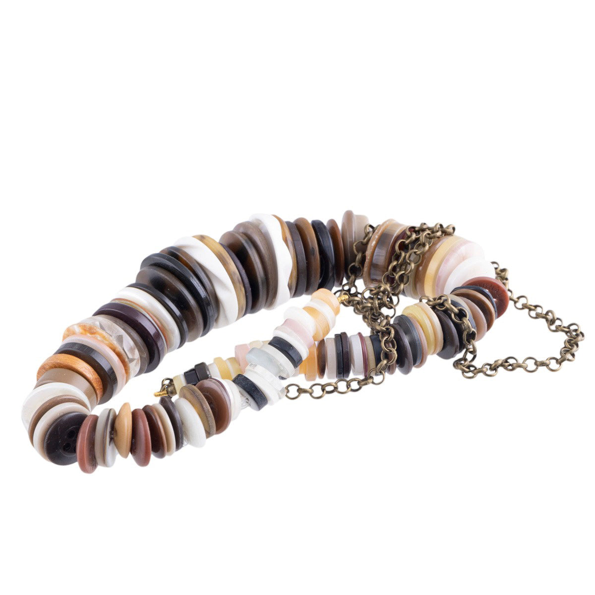 Collana artigianale con elementi a bottone multicolor su catena metallica