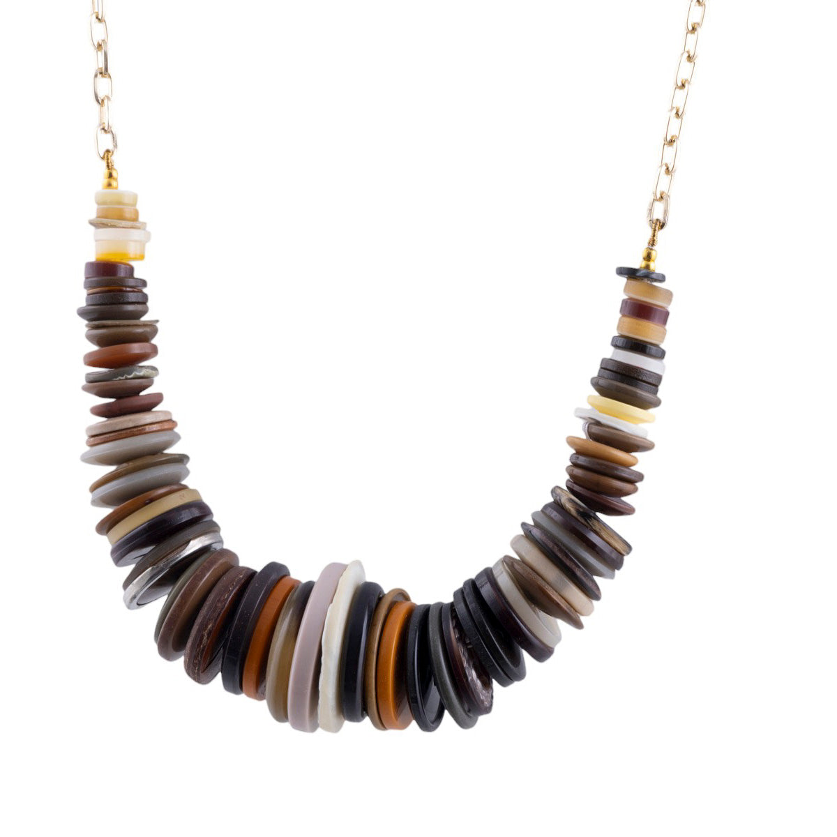 Collana artigianale con elementi a bottone multicolor su catena metallica